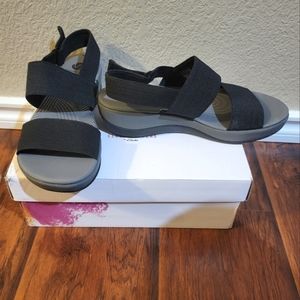 NIB Clarks Arla Black Sandals